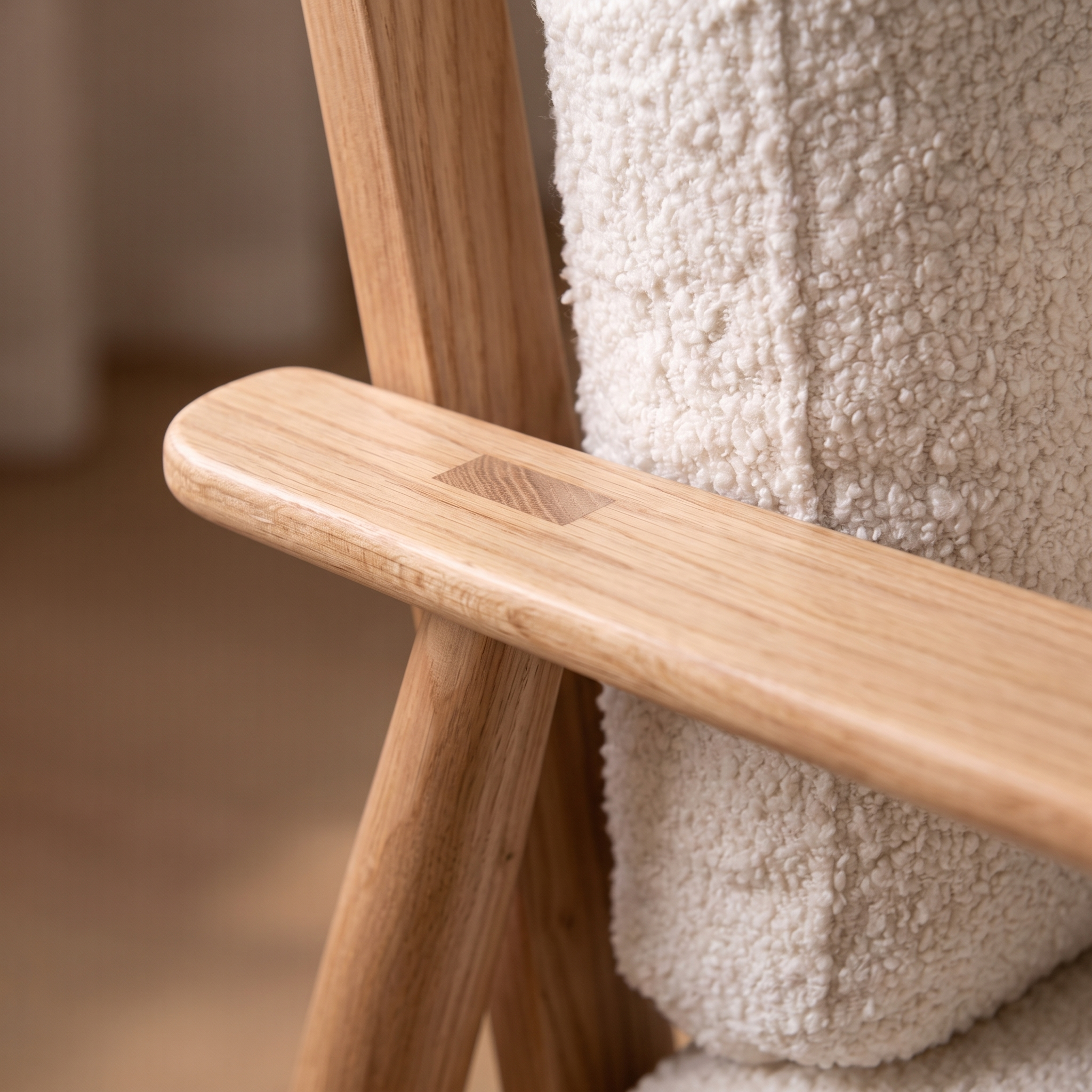 Manoa Armchair armrest detail - Valyou