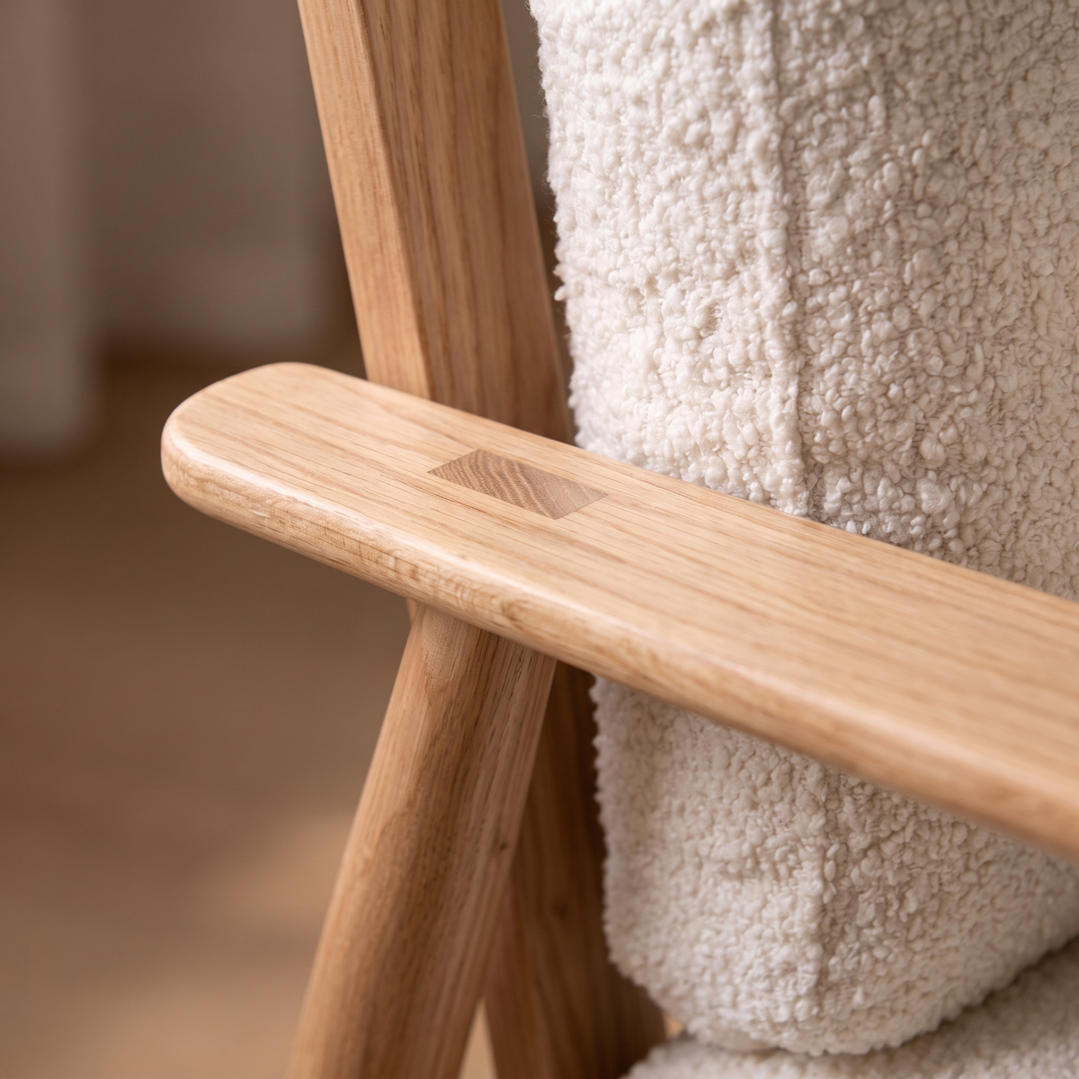 Manoa Armchair armrest detail - Valyou