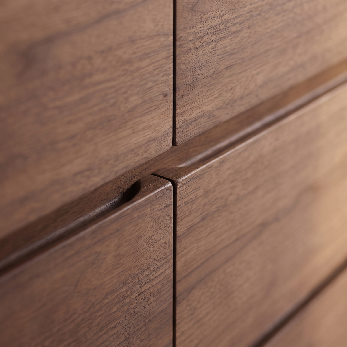 Wailea Wide Chest - detail of the centre seam and finger-pull grooves